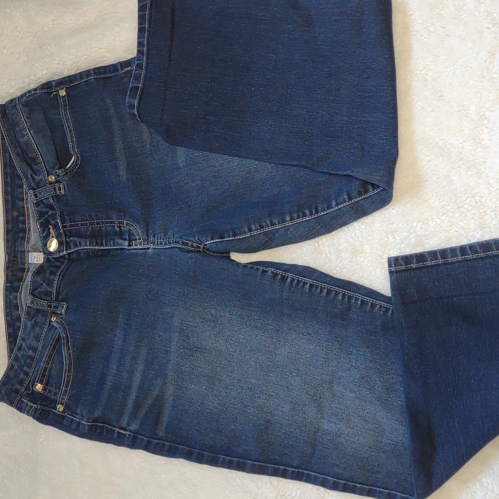 Women's petite Capri pants